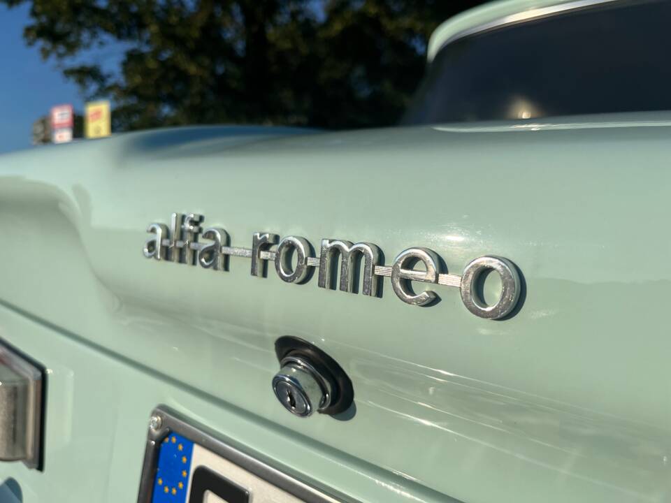 Image 16/70 of Alfa Romeo Giulia 1300 TI (1967)