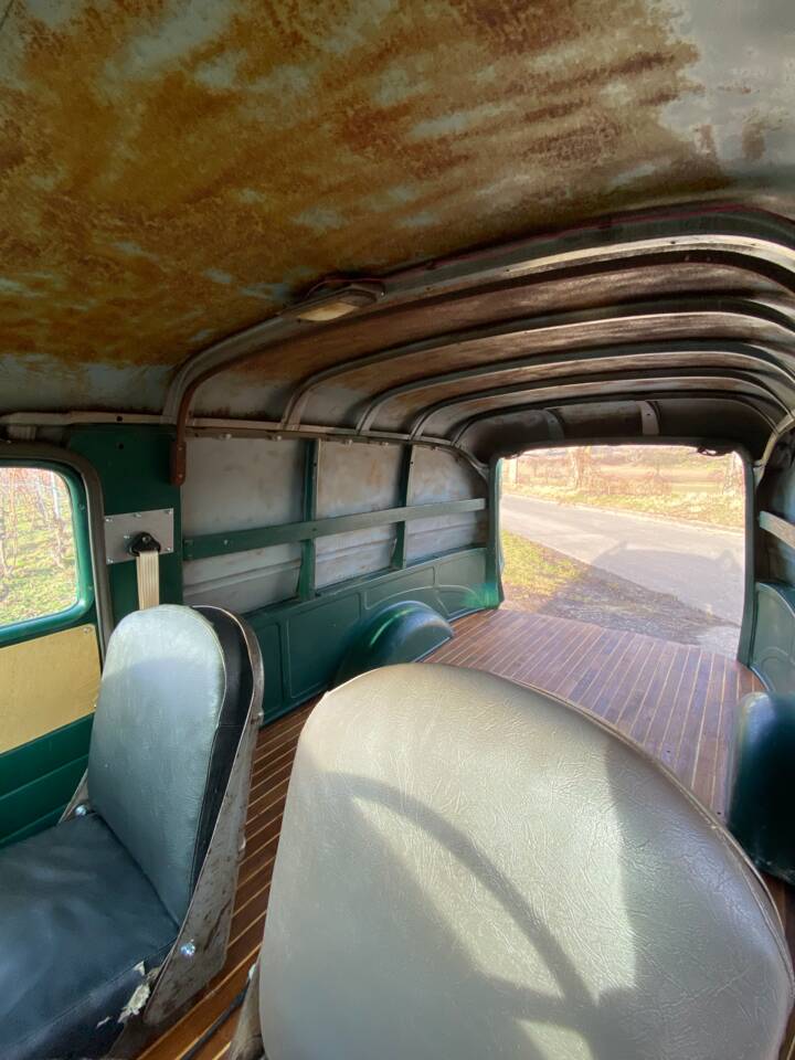 Image 15/34 of Chevrolet 3100 Panel (1955)