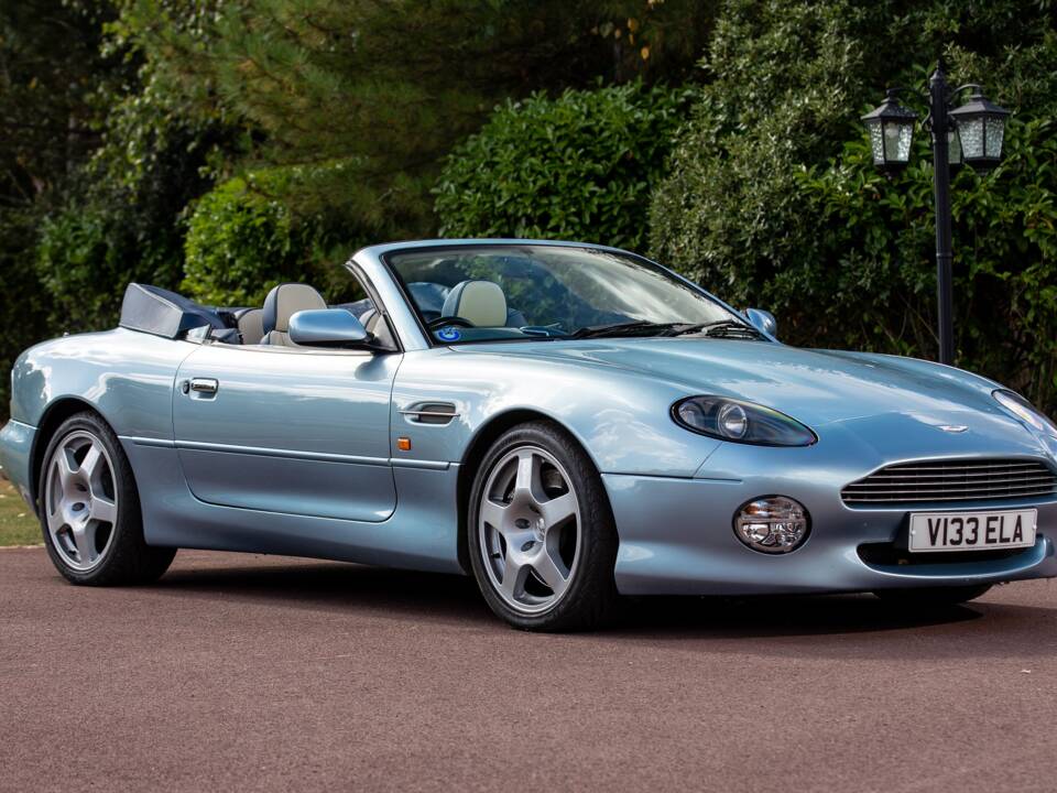 Immagine 1/46 di Aston Martin DB 7 Vantage Volante (2000)