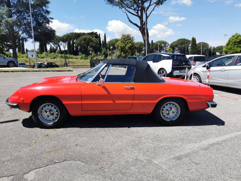 Image 22/33 of Alfa Romeo Spider 1300 (1976)