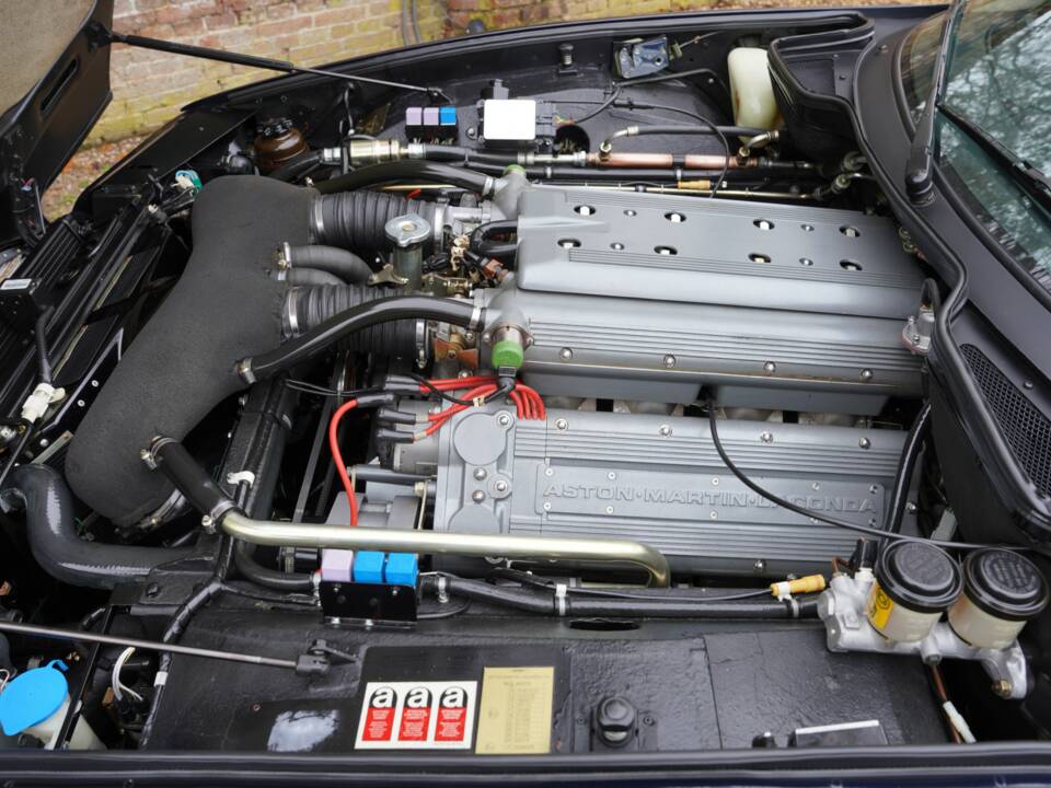 Image 4/50 of Aston Martin Virage Volante (1994)