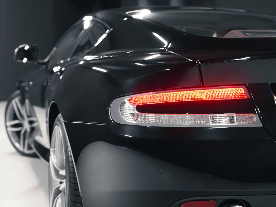 Image 9/38 of Aston Martin Virage (2012)