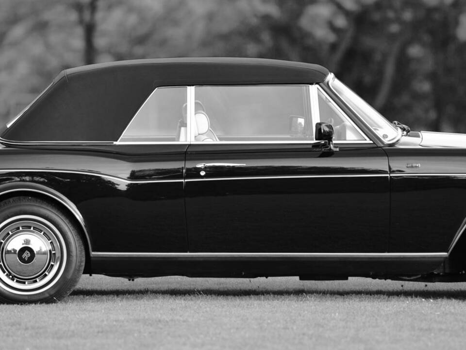 Imagen 3/4 de Rolls-Royce Corniche IV (1992)