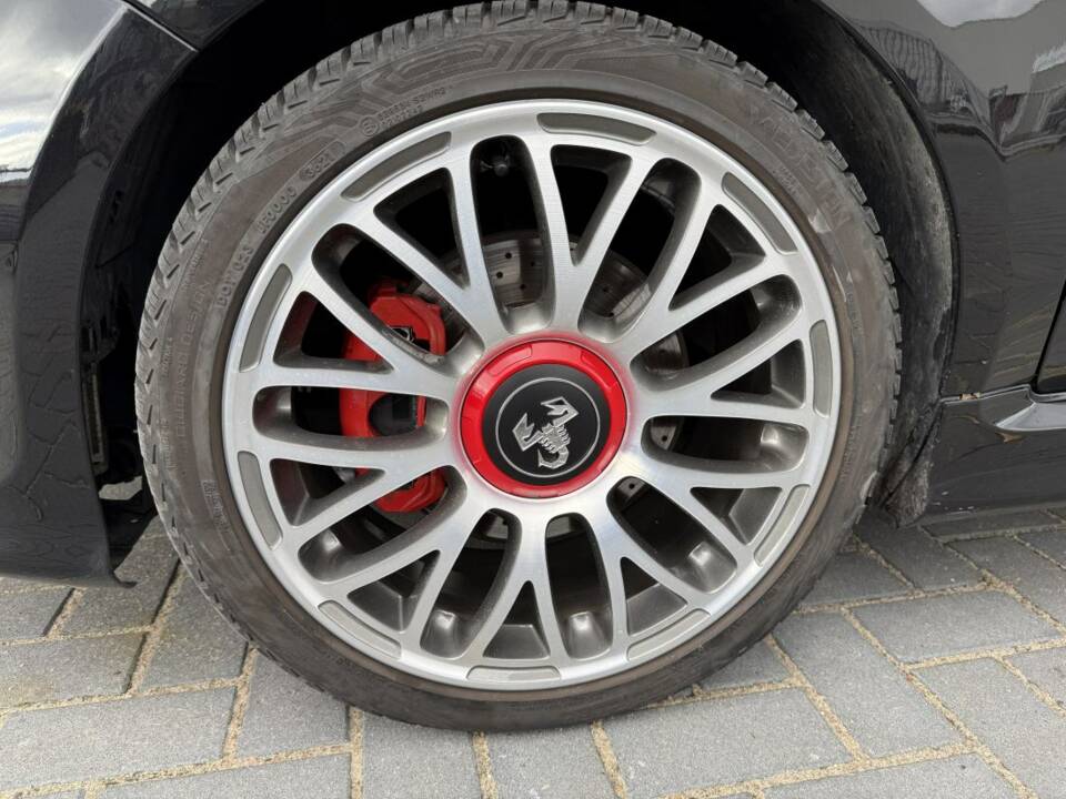 Image 12/17 of Abarth 595C (2015)