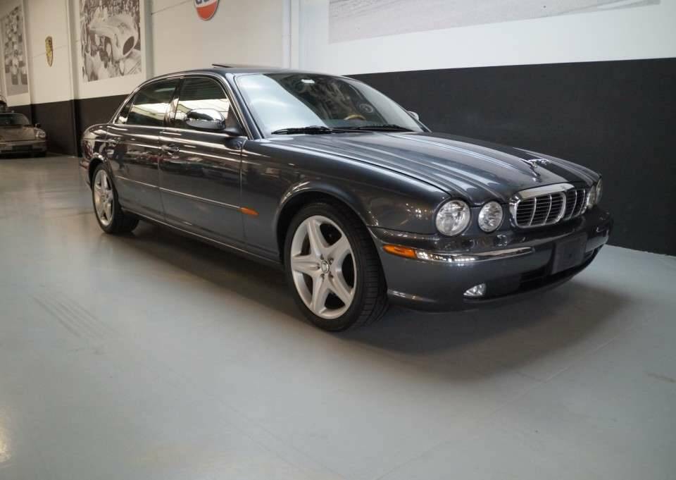 Image 2/50 of Jaguar XJ 8 4.2 (2005)