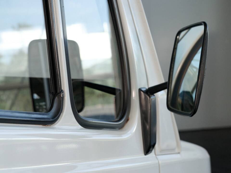 Image 24/43 of Mercedes-Benz T1 208 (1981)