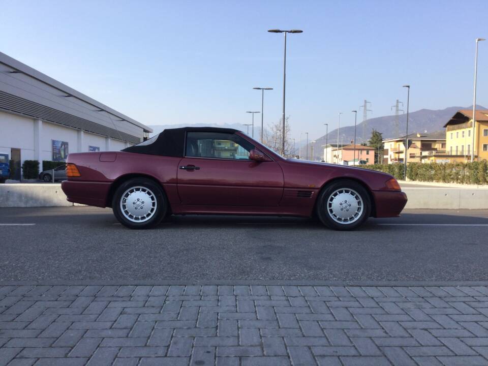 Image 9/32 de Mercedes-Benz 300 SL-24 (1992)