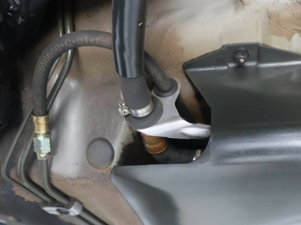 Immagine 43/50 di Mercedes-Benz 190 E 2.3-16 (1986)