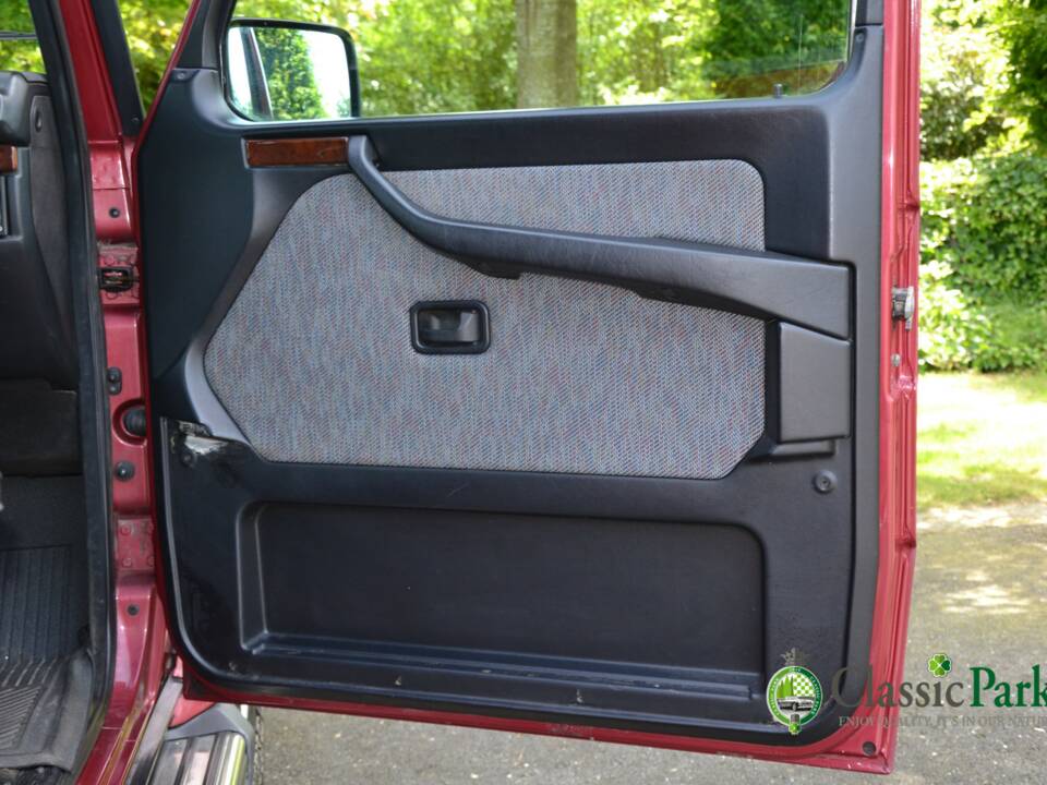 Image 10/49 de Mercedes-Benz 230 GE (SWB) (1993)