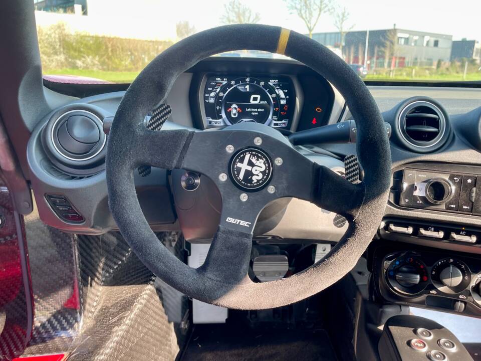 Image 15/18 of Alfa Romeo 4C (2015)