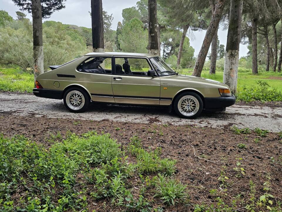 Image 21/50 of Saab 900 (1992)