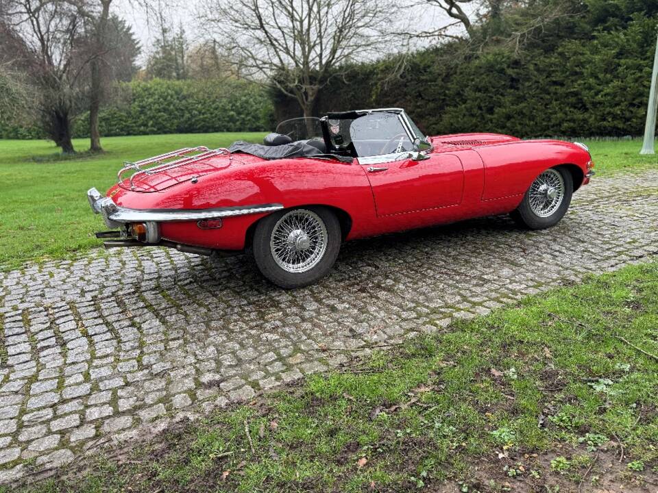 Image 15/29 de Jaguar E-Type (1969)