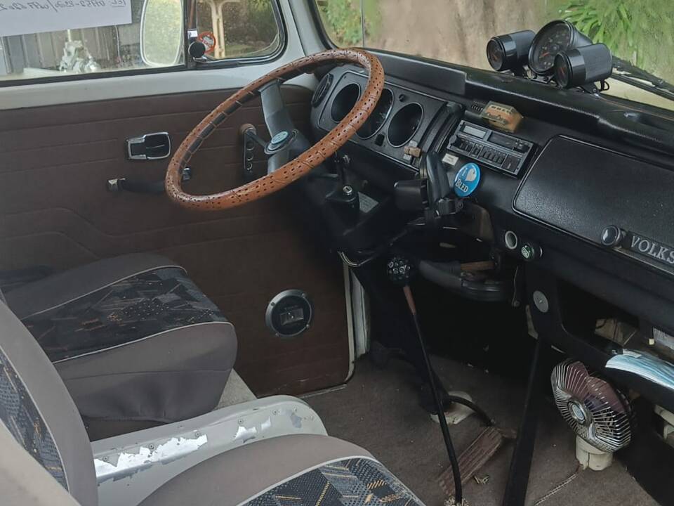 Image 13/14 of Volkswagen T2 a&#x2F;b (1977)