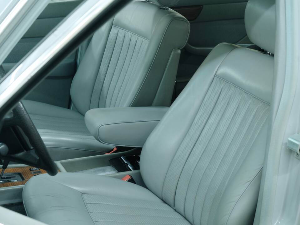 Bild 36/50 von Mercedes-Benz 300 SEL (1986)