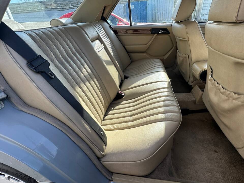Bild 11/51 von Mercedes-Benz 300 D Turbo (1991)