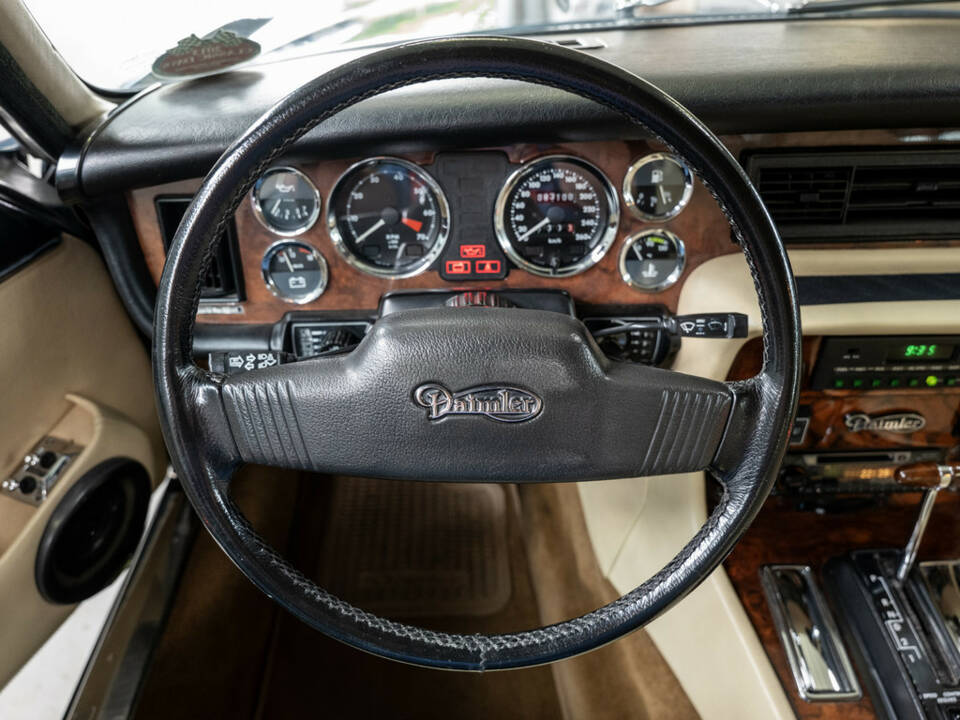 Image 9/32 of Daimler Double Six (1986)