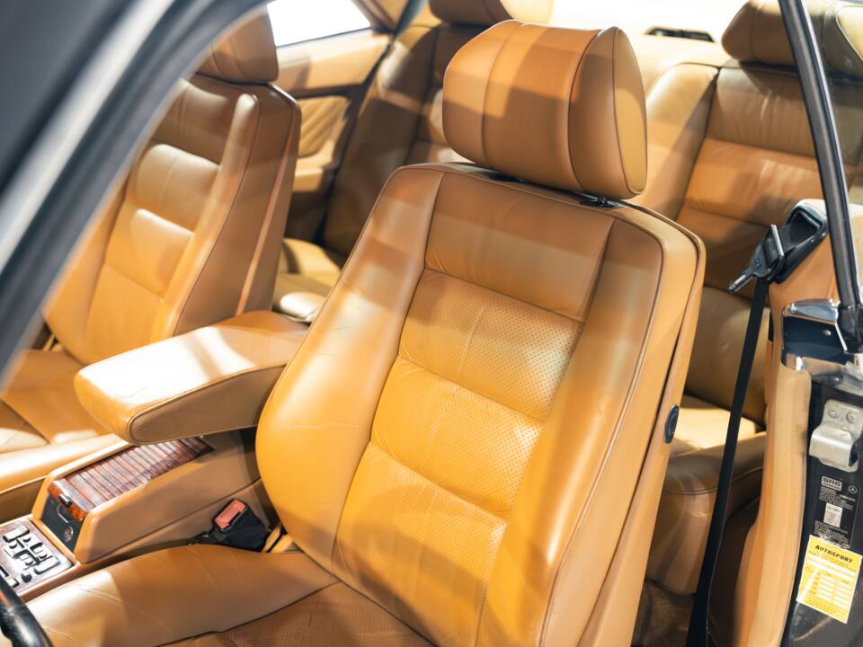 Bild 27/37 von Mercedes-Benz 560 SEC (1990)
