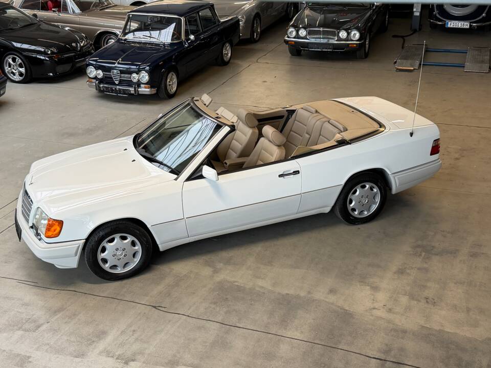 Bild 2/34 von Mercedes-Benz E 320 (1996)
