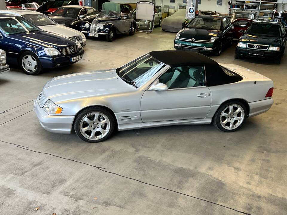 Image 65/82 of Mercedes-Benz SL 500 &quot;Silver Arrow&quot; (2001)