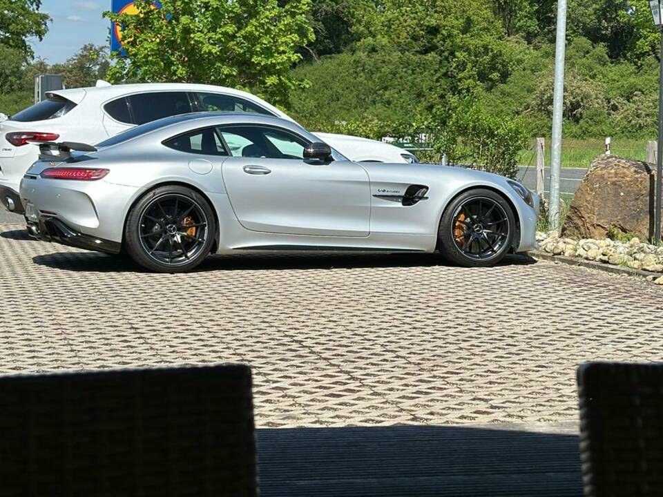 Image 2/4 of Mercedes-AMG GT-R (2019)