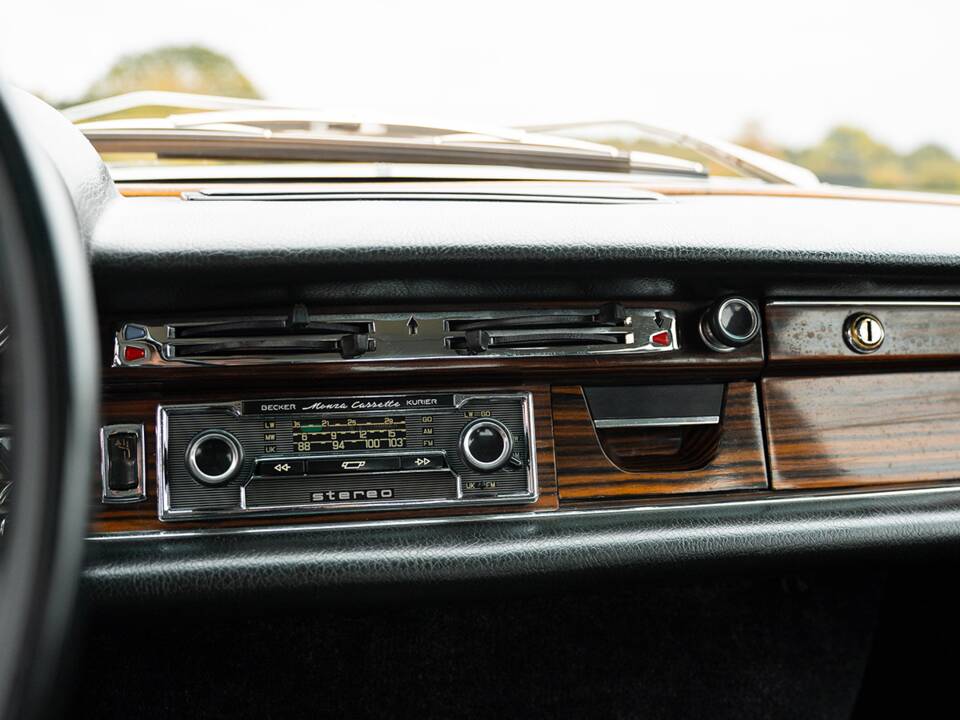 Image 40/50 of Mercedes-Benz 300 SEL 6.3 (1970)