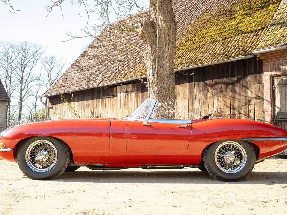 Image 8/54 of Jaguar E-Type 4.2 (1965)