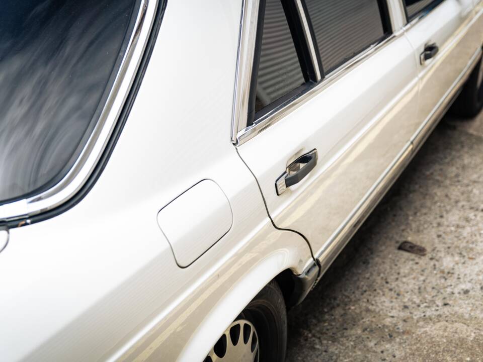 Image 30/50 of Mercedes-Benz 500 SEL (1984)