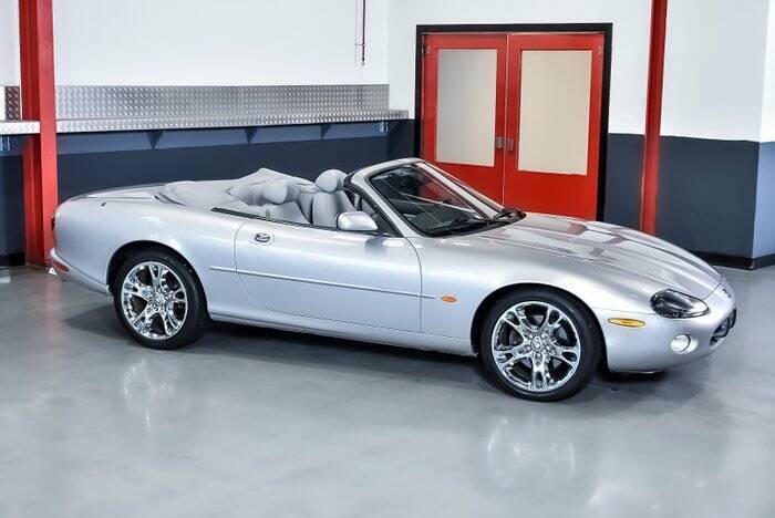 Image 7/7 de Jaguar XK8 4.2 (2003)