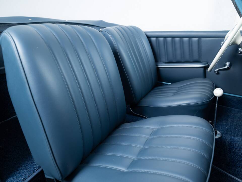 Image 21/40 of Mercedes-Benz 190 SL (1962)