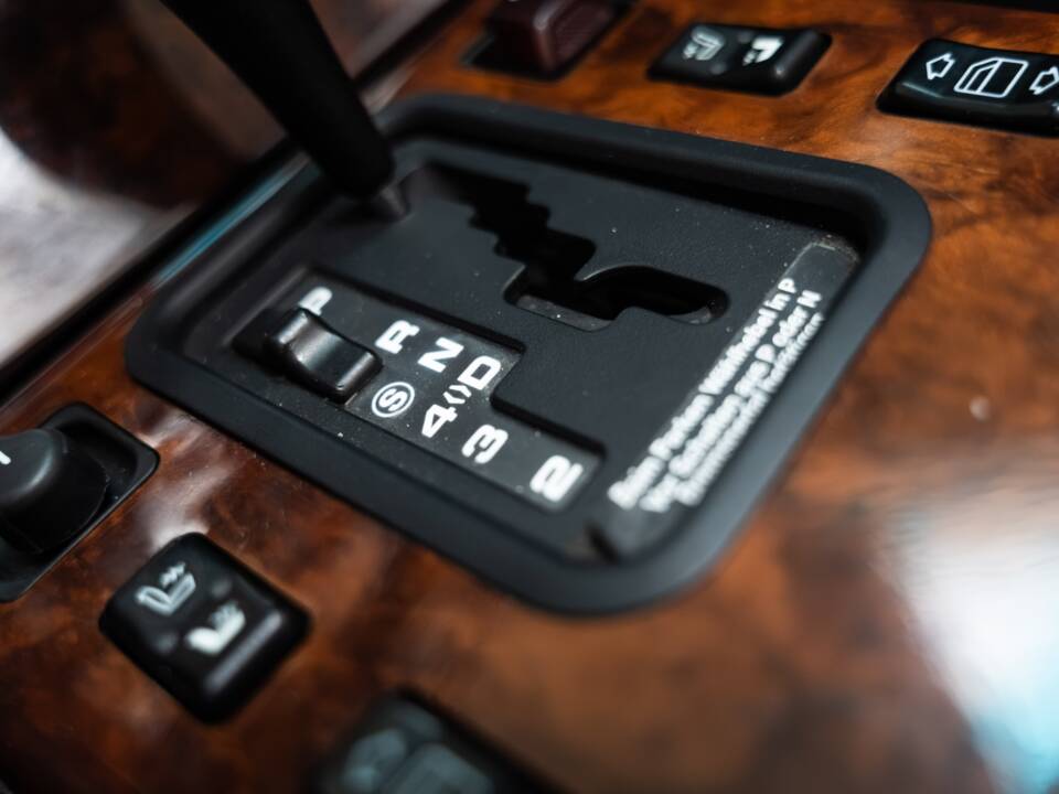 Image 18/37 of Mercedes-Benz SL 320 (1993)