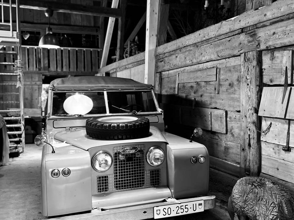 Bild 2/4 von Land Rover 88 (1966)
