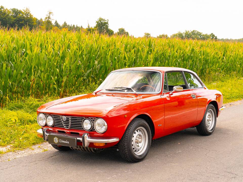 Image 7/53 of Alfa Romeo 2000 GT Veloce (1975)