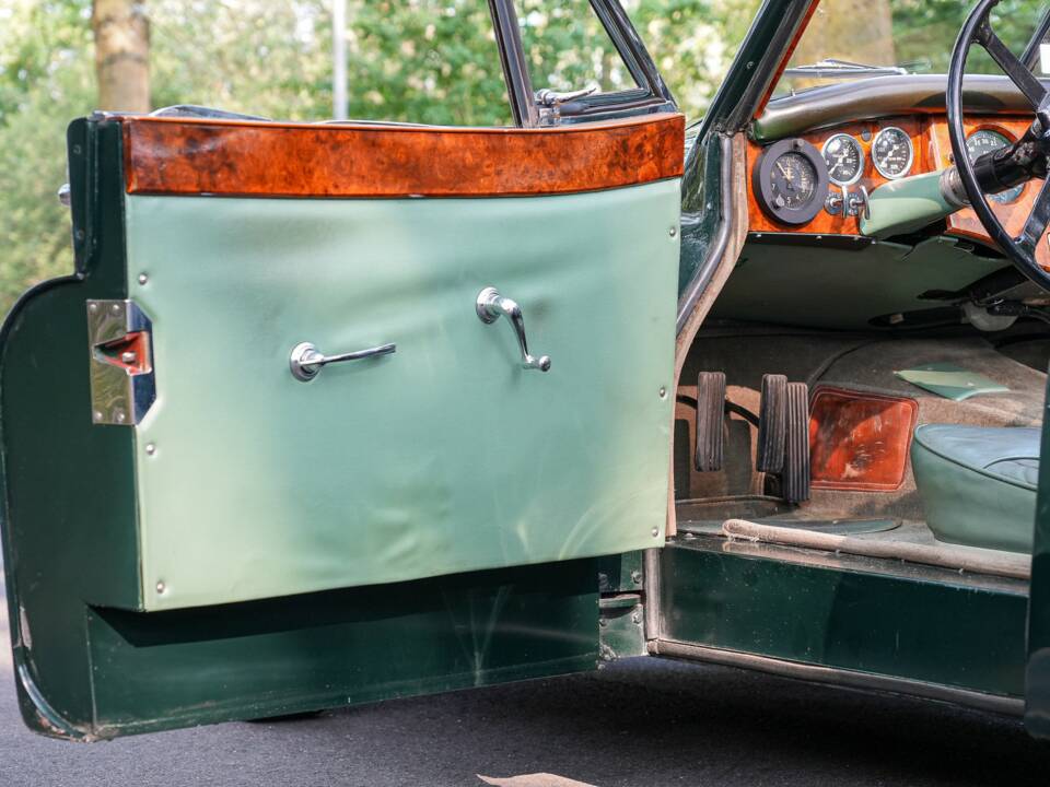 Image 21/50 of Jaguar XK 120 DHC (1953)