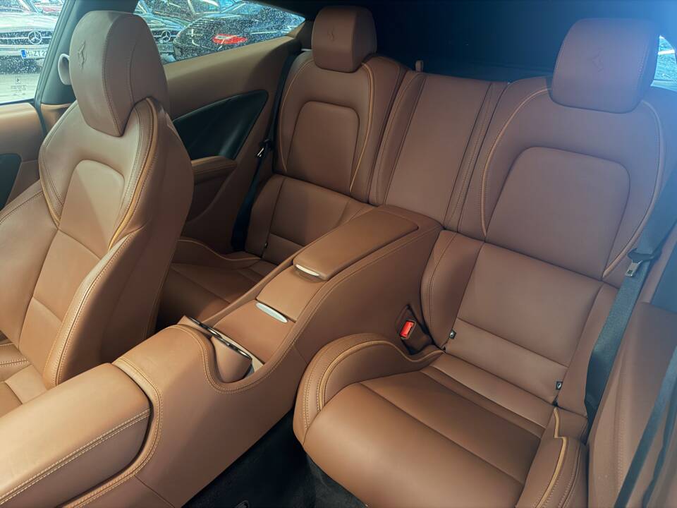 Image 16/18 of Ferrari FF (2012)