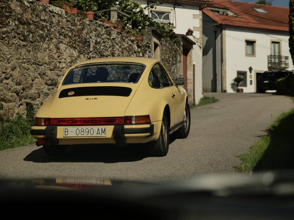 Image 19/77 de Porsche 911 2.7 S (1974)