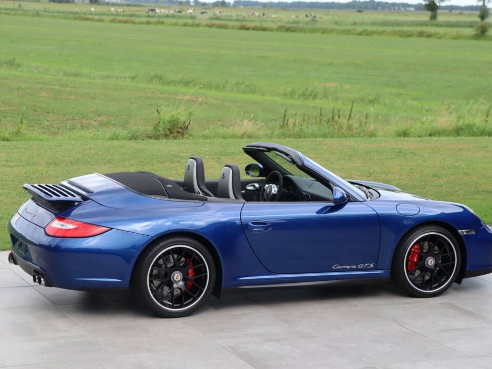 Bild 35/50 von Porsche 911 Carrera 4 GTS (2011)