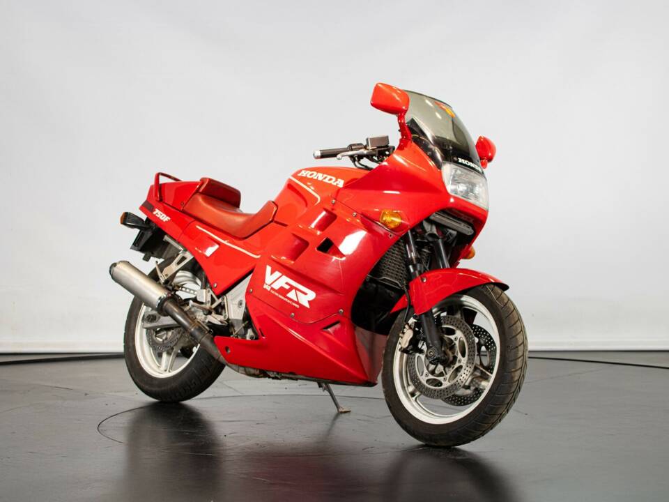 Bild 4/50 von Honda VFR 750R RC 30 (1988)