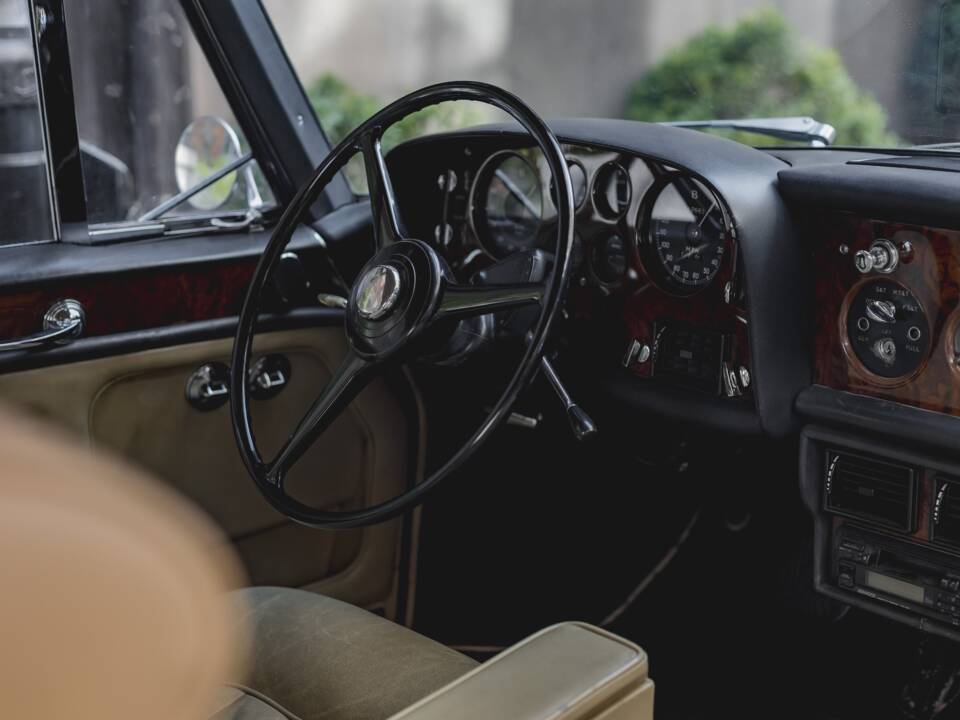 Image 22/39 of Bentley S 3 Continental (1965)