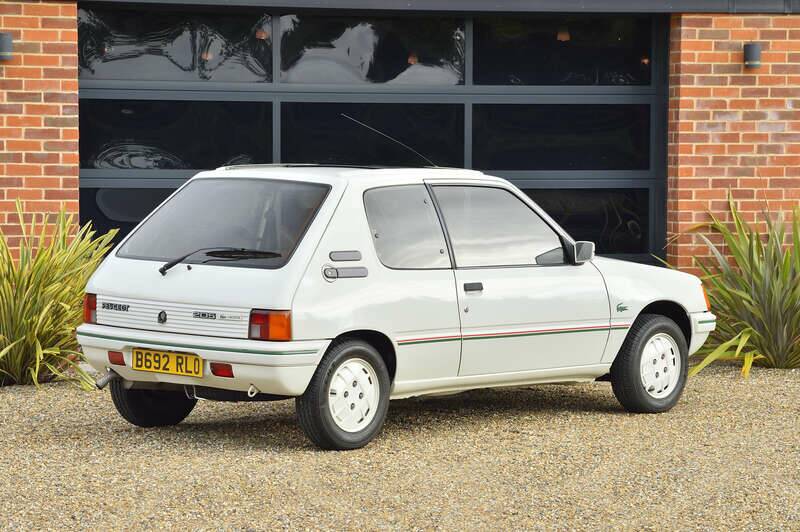 Image 11/35 of Peugeot 205 (1985)