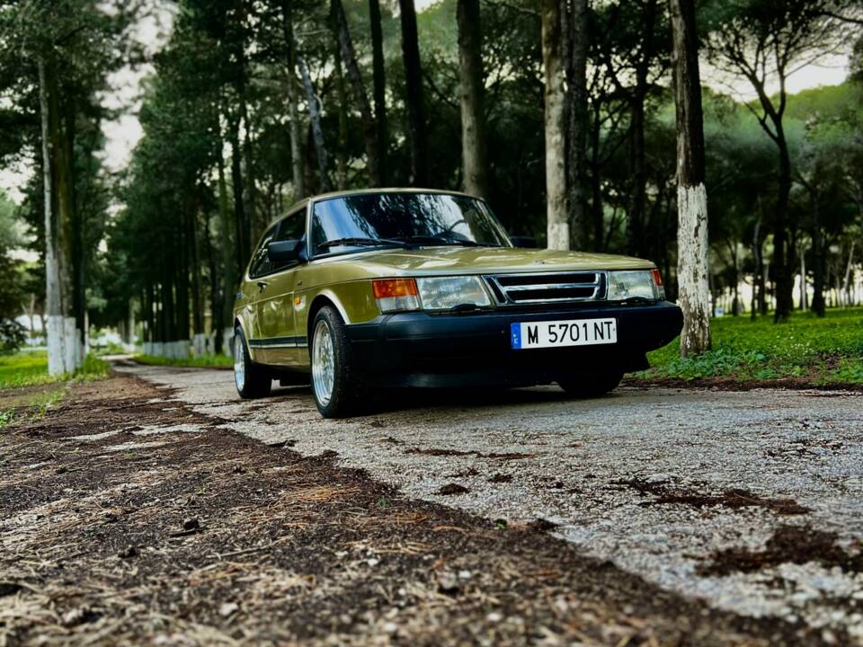 Image 22/50 of Saab 900 (1992)