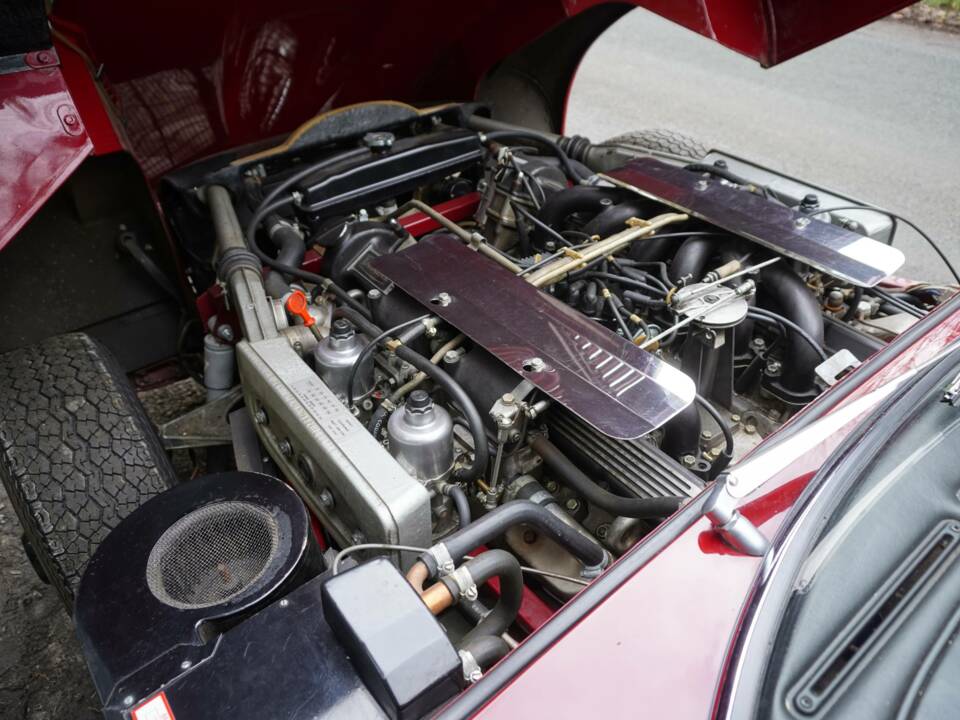 Image 18/19 of Jaguar Type E V12 (2+2) (1971)