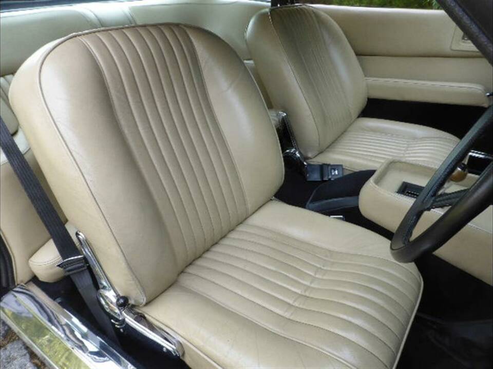 Immagine 18/24 di Aston Martin V8 (1973)