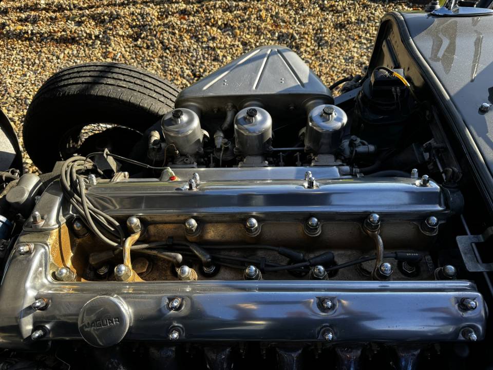 Image 11/12 of Jaguar E-Type 4.2 (1966)