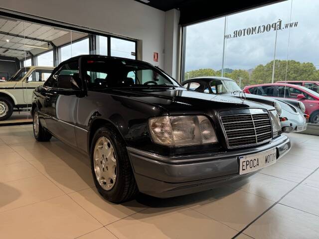 Image 3/28 de Mercedes-Benz E 320 (1995)