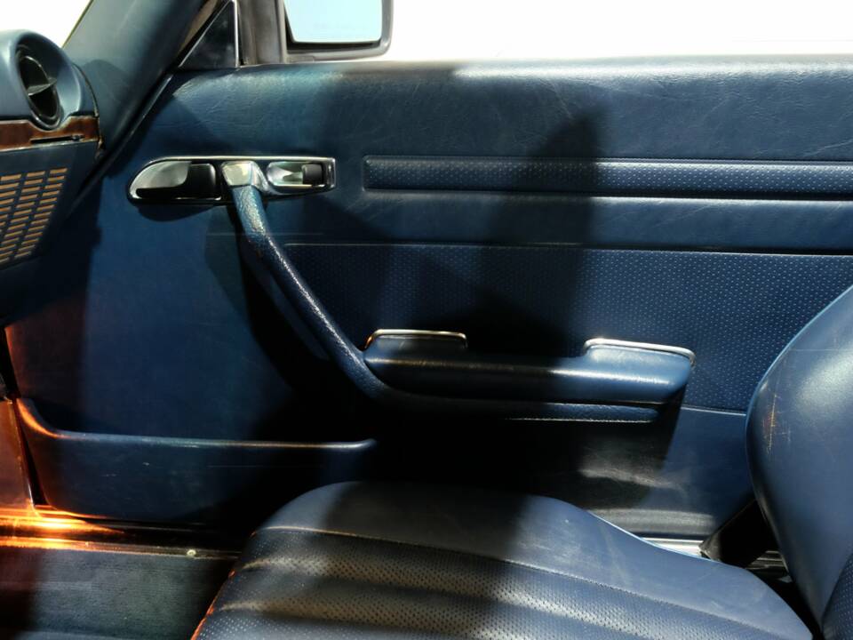 Image 18/42 de Mercedes-Benz 560 SL (1988)