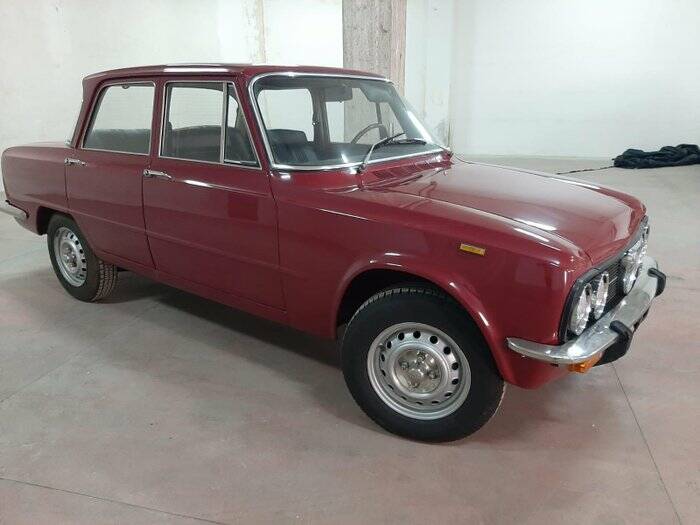 Afbeelding 5/7 van Alfa Romeo Giulia Nuova Super 1300 (1975)