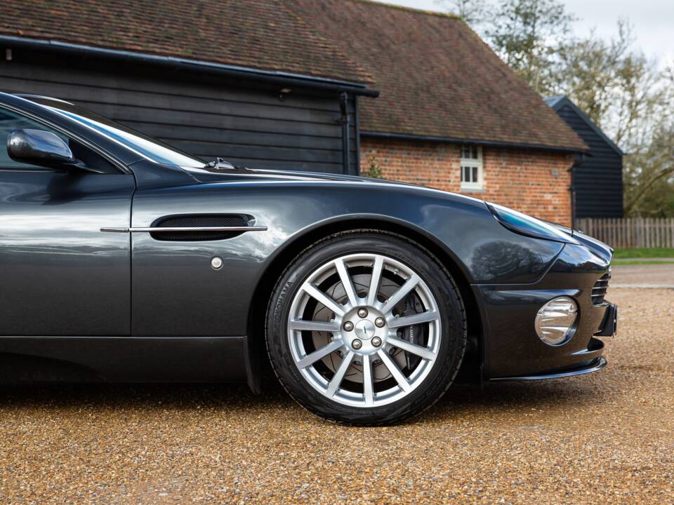 Image 23/92 of Aston Martin V12 Vanquish S (2007)