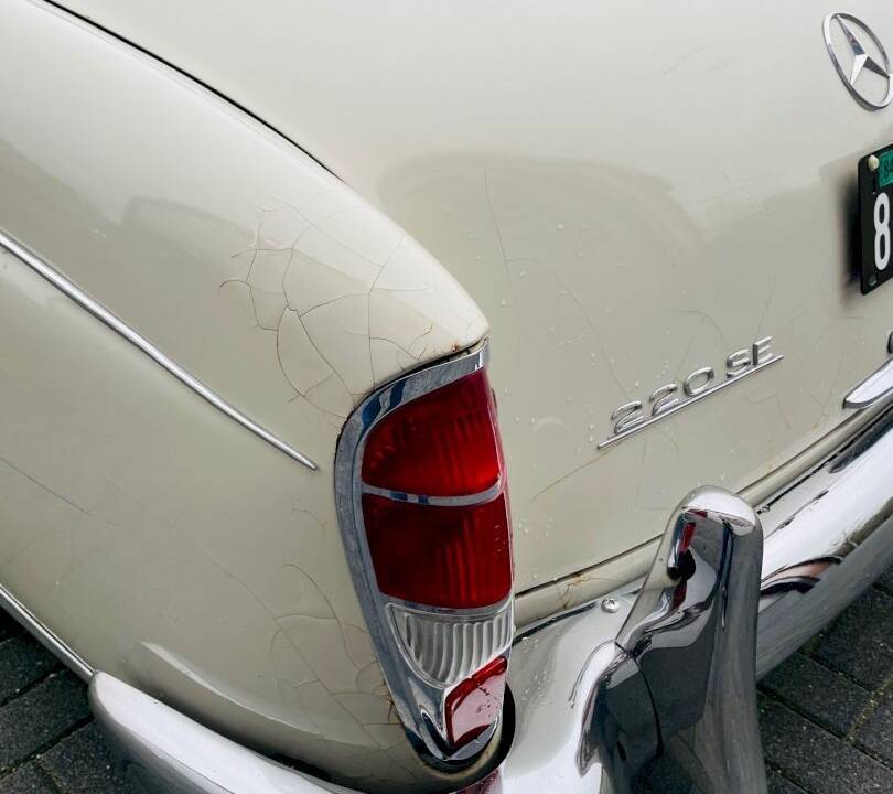 Immagine 13/36 di Mercedes-Benz 220 SE b (1961)