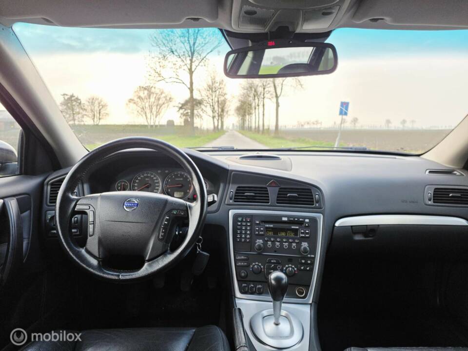 Imagen 19/32 de Volvo V 70 2.4 (2006)