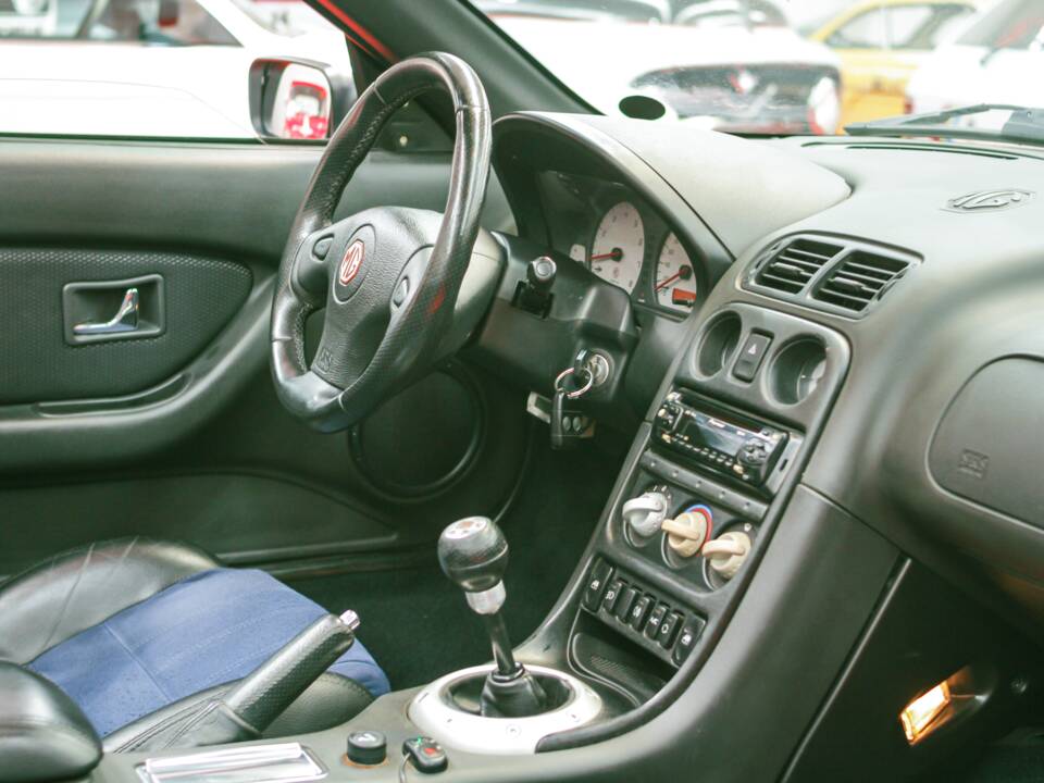 Image 19/29 of MG TF 120 (2003)